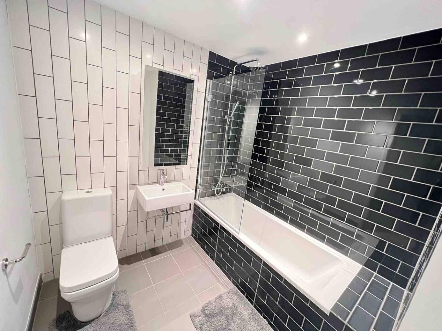Ds Rentals - Entire 1 Bedroom Apartment London Eksteriør bilde